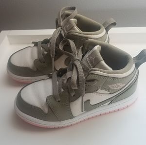 Girl's Nike Jordan 1 MID GT